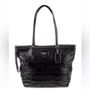 COACH ⭐️ PATENT LEATHER SHOULDER BAG